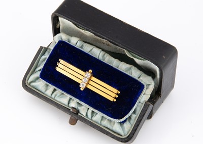 Lot 37 - An Edwardian and diamond 15ct gold bar brooch