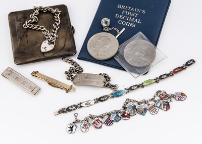 Lot 48 - A collection of silver jewels