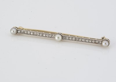 Lot 68 - An Edwardian diamond and pearl bar brooch