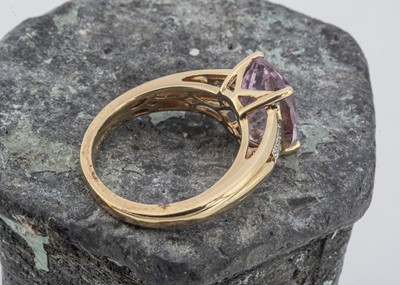 Lot 114 - A contemporary QVC 18ct gold spodumene and diamond dress ring