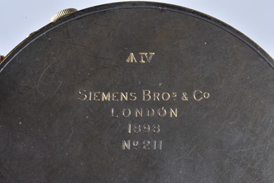 Lot 588 - A Siemens Bros & Co Clinometer