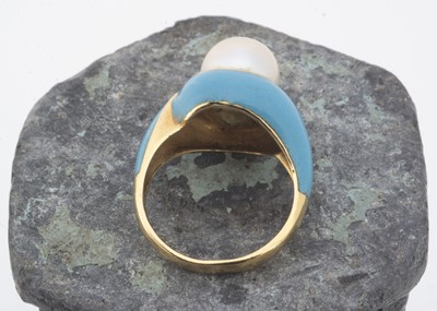 Lot 141 - An 18k cultured pearl and enamel turquoise crossover dress ring