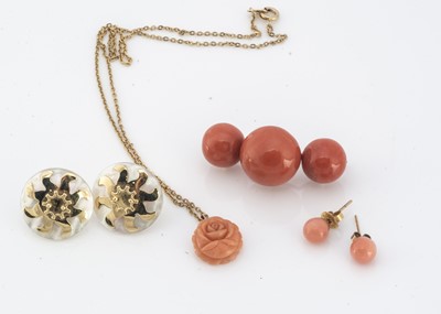 Lot 144 - A coral three bead and gold bar brooch