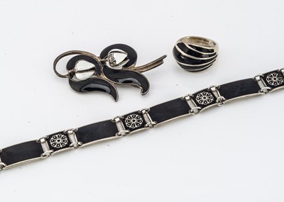 Lot 160 - A David Andersen of Norway silver and enamel braceler