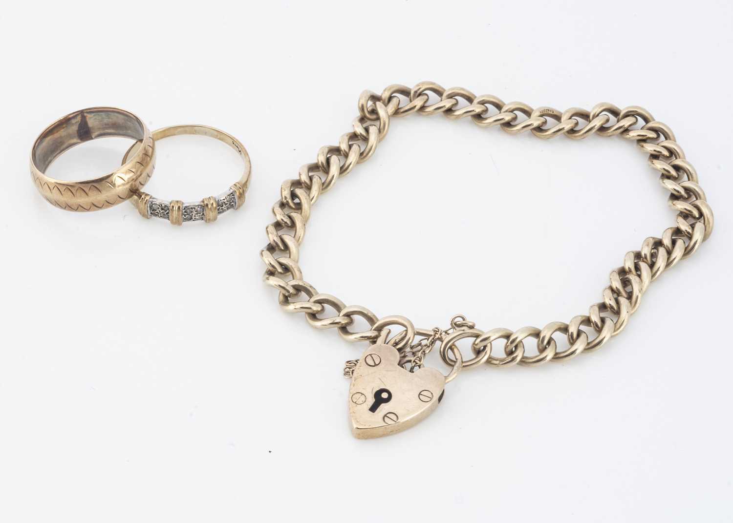 Lot 171 - A 9ct gold curb link bracelet with padlock clasp