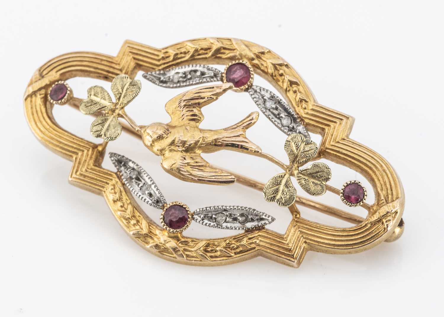 Lot 176 - A French early 20th Century openwork oval brooch