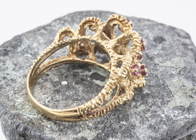 Lot 179 - A continental 750 marked ruby and textured gold dress ring