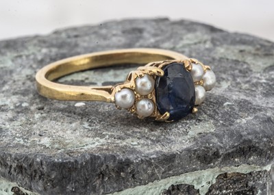 Lot 184 - A sapphire and seed pearl gold dress ring