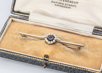 Lot 223 - An 18ct white gold sapphire and seed pearl bar brooch