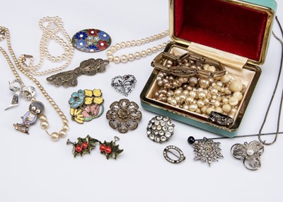 Lot 228 - A collection of costume brooches and simulated pearls