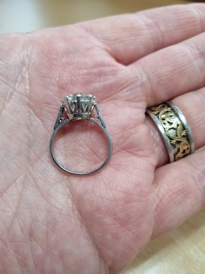 Lot 231 - A diamond solitaire platinum set ring