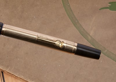Lot 242 - An Art Deco period brown Bakelite and 9ct gold mounted fountain pen by Ideal