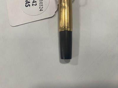 Lot 242 - An Art Deco period brown Bakelite and 9ct gold mounted fountain pen by Ideal