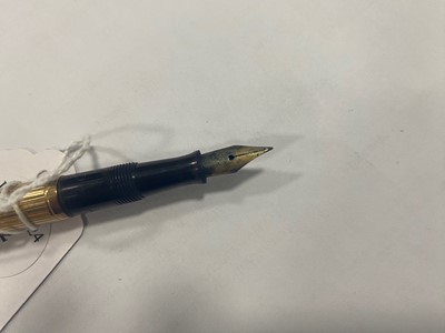 Lot 242 - An Art Deco period brown Bakelite and 9ct gold mounted fountain pen by Ideal