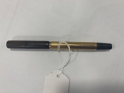 Lot 242 - An Art Deco period brown Bakelite and 9ct gold mounted fountain pen by Ideal