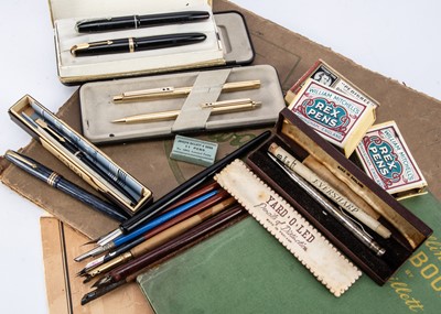 Lot 252 - A small collection of  fountain pens and retractable pencils and related items