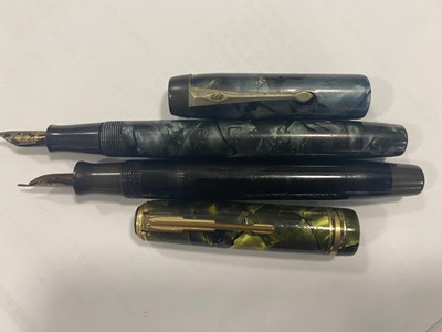 Lot 264 - A small group of pens