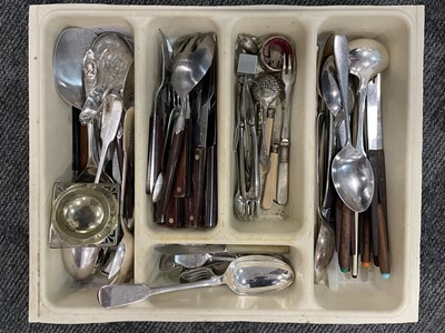 Lot 272 - A collection of silver plated items
