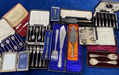 Lot 291 - A collection of boxed silver plated flatware and other silver plated cutlery