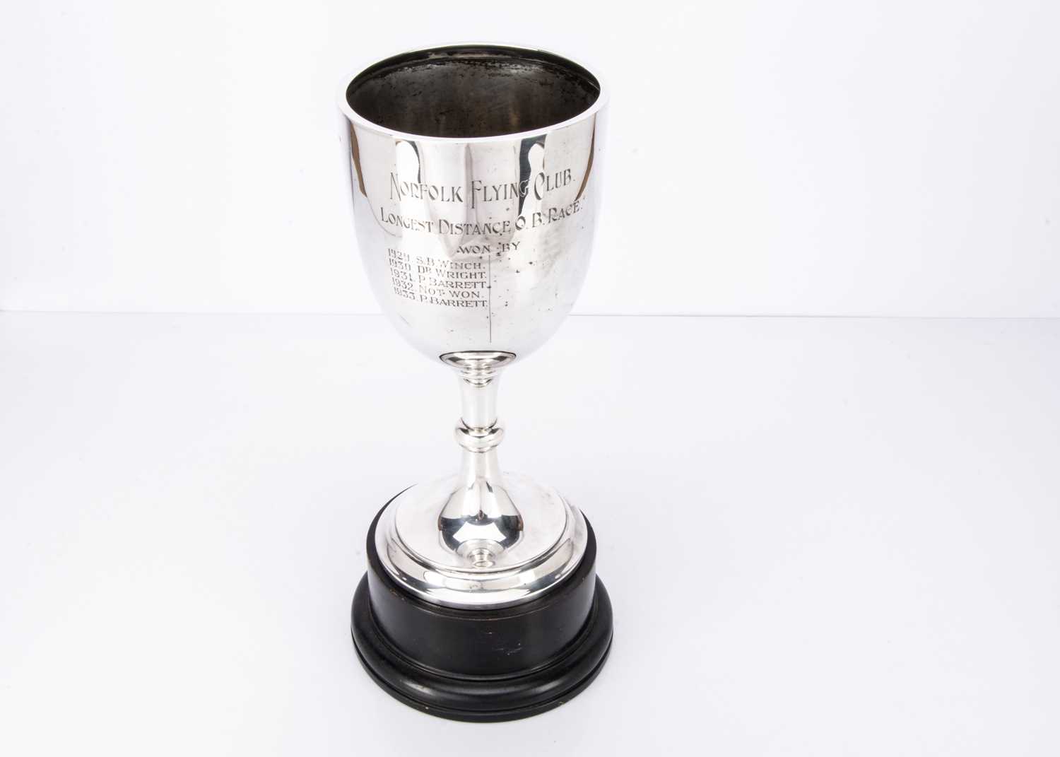 Lot 329 - A George V silver presentation goblet trophy