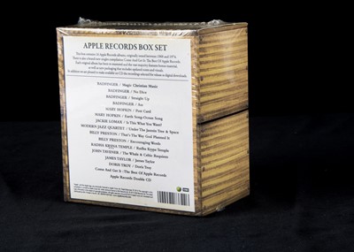 Lot 324 - Apple Label Box Set