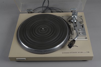 Lot 604 - Pioneer / Dual Record Decks