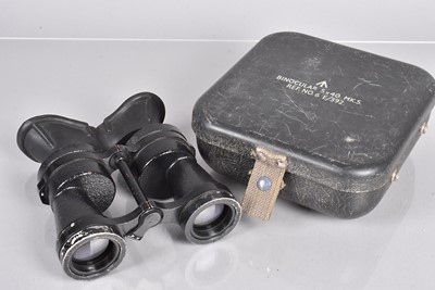 Lot 676 - A pair of Mk5 5x40 Military binoculars