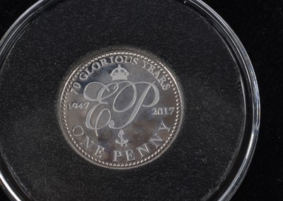 Lot 26 - A modern platinum proof penny coin