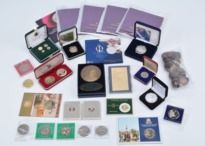 Lot 74 - A mixed collection of British and World coinage and medallions
