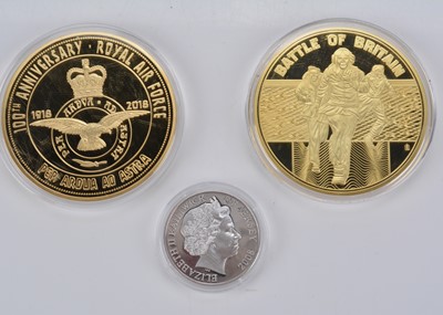 Lot 88 - A collection of RAF related medallions