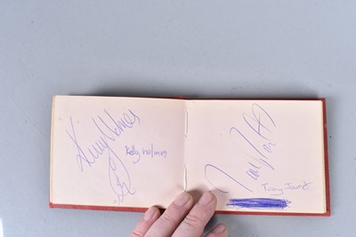 Lot 101 - Manchester United Autographs 1967/68