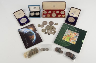 Lot 134 - A small collection of British coinage and medallions