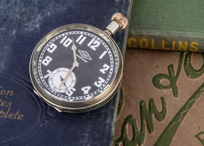Lot 6 - A mid 20th century dashboard watch