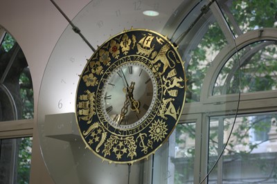 Lot 26 - The Royal Commonwealth Society's wall clock