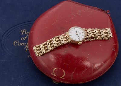Lot 90 - A 1960's 9ct gold Omega manual wind ladies wristwatch
