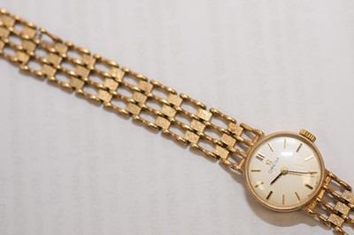 Lot 90 - A 1960's 9ct gold Omega manual wind ladies wristwatch