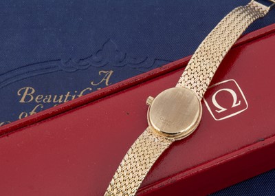 Lot 91 - A modern 9ct gold Omega quartz ladies wristwatch