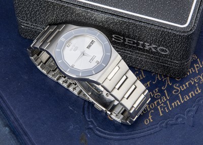 Lot 176 - A c1980s Seiko 5 Automatic stainless steel wristwatch
