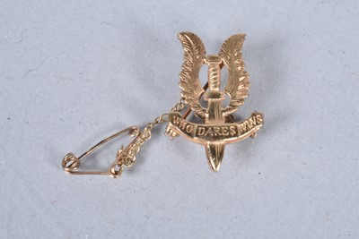 Lot 729 - A 9ct gold Special Air Service (SAS) sweetheart brooch