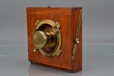 Lot 29 - An E & T Underwood Mahogany & Brass Half Plate Camera