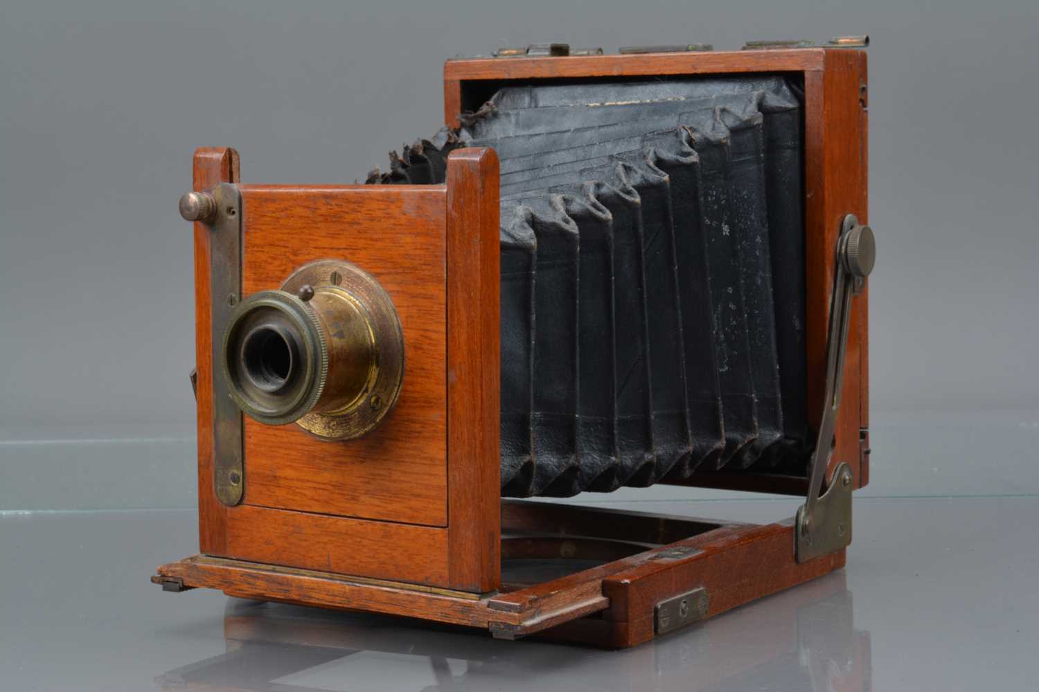 Lot 30 - A Mahogany and Brass Quarter Plate Camera
