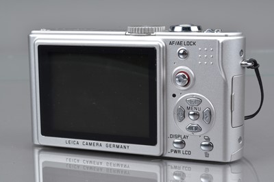 Lot 76 - A Leica D-LUX 2 Digital Camera