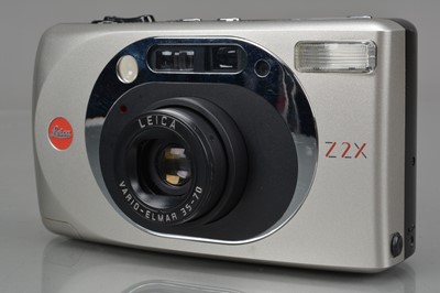 Lot 102 - A Leica 72X Compact Camera