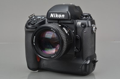 Lot 160 - A Nikon F5 SLR Camera