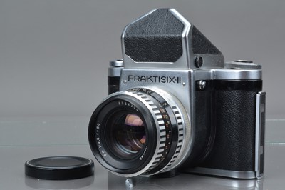 Lot 265 - A Praktisix II Camera