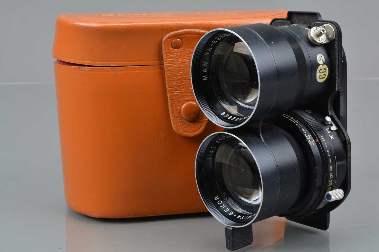 Lot 289 - A Mamiya Sekor 135mm f/4.5 Blue Dot TLR Lens