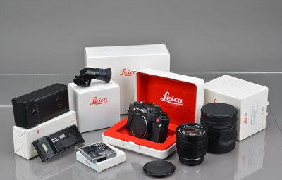 Lot 435 - A Leica R6 Camera