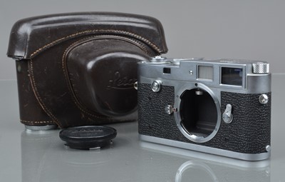 Lot 459 - A Leitz Wetzlar Leica M2 Rangefinder Camera Body