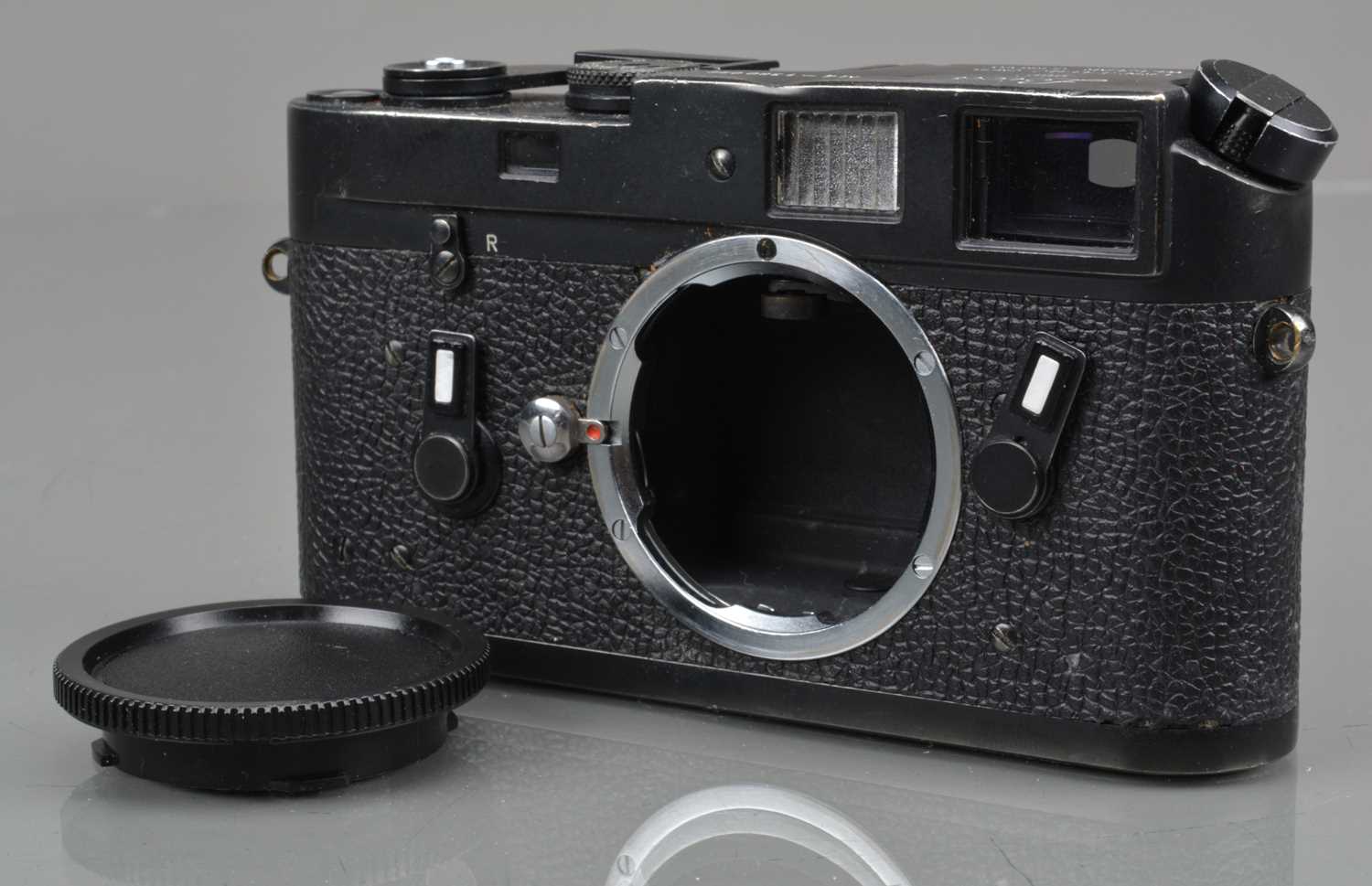 Lot 460 - A Leica M4 Rangefinder Camera Body