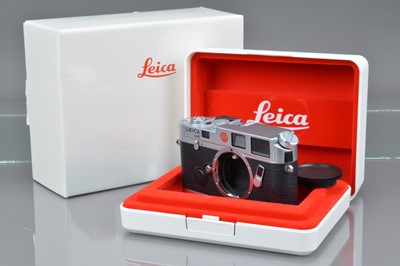 Lot 476 - A Leica M6 Rangefinder Camera body